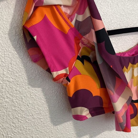 NWT-TRINA TURK-WOMEN'S FAN FAIRE OFF THE SHOULDER RUFFLE BANDEAU SWIM TOP-SIZE 6 - Picture 7 of 14